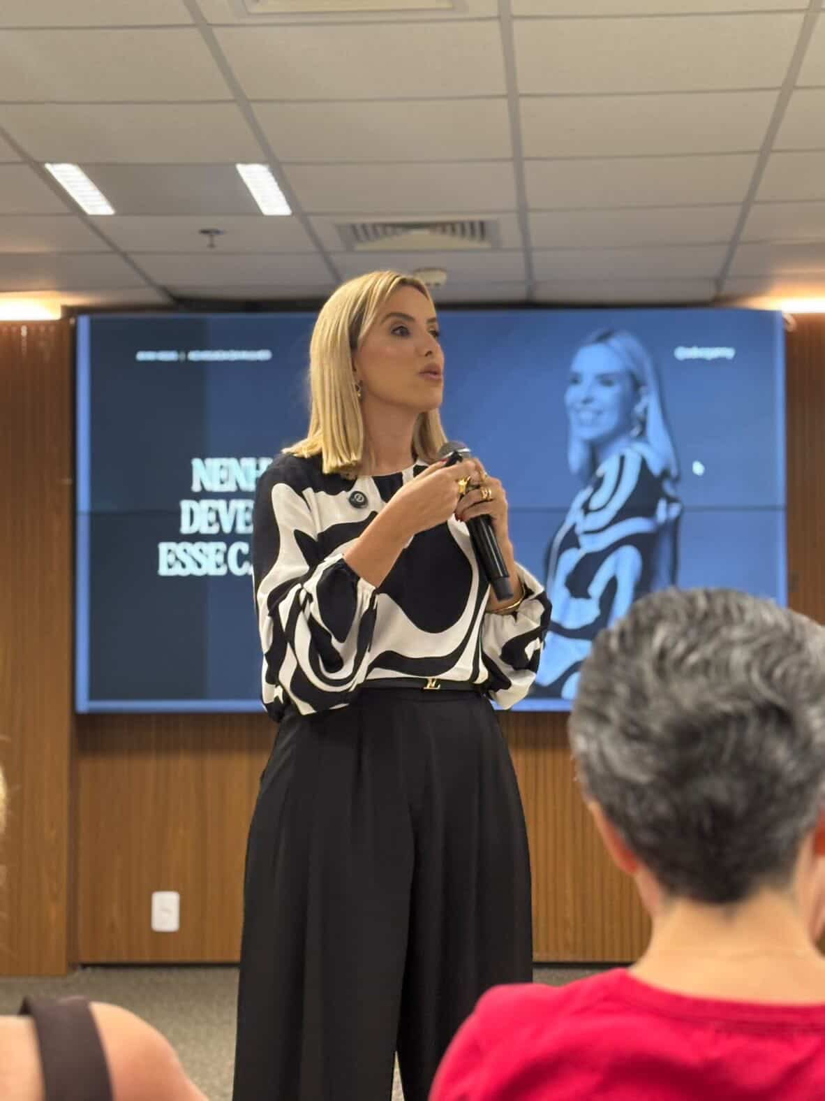 Palestra Anny Carolina Neves de Assis na ALEGO